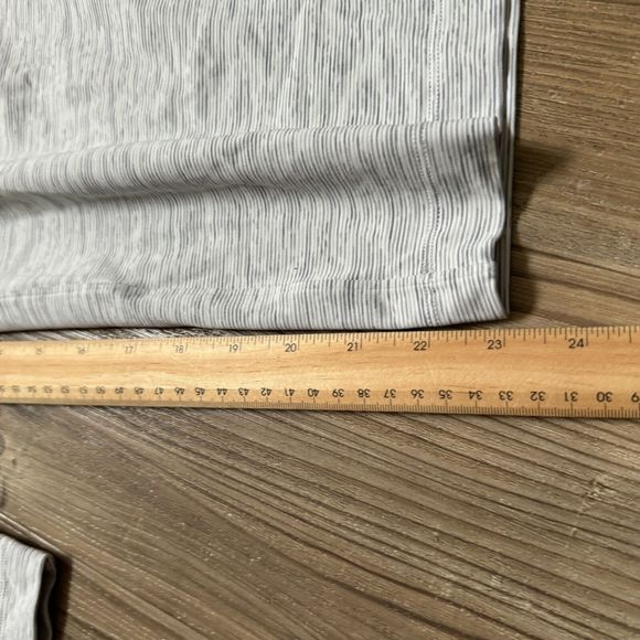 Lululemon On The Fly Crop 23" Women's Size 10 Wee Space Gray‎ - Picture 5 of 8